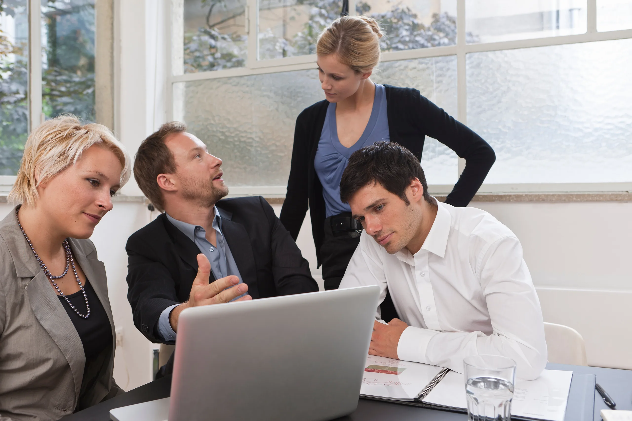 Réunion d'affaires avec le web designer